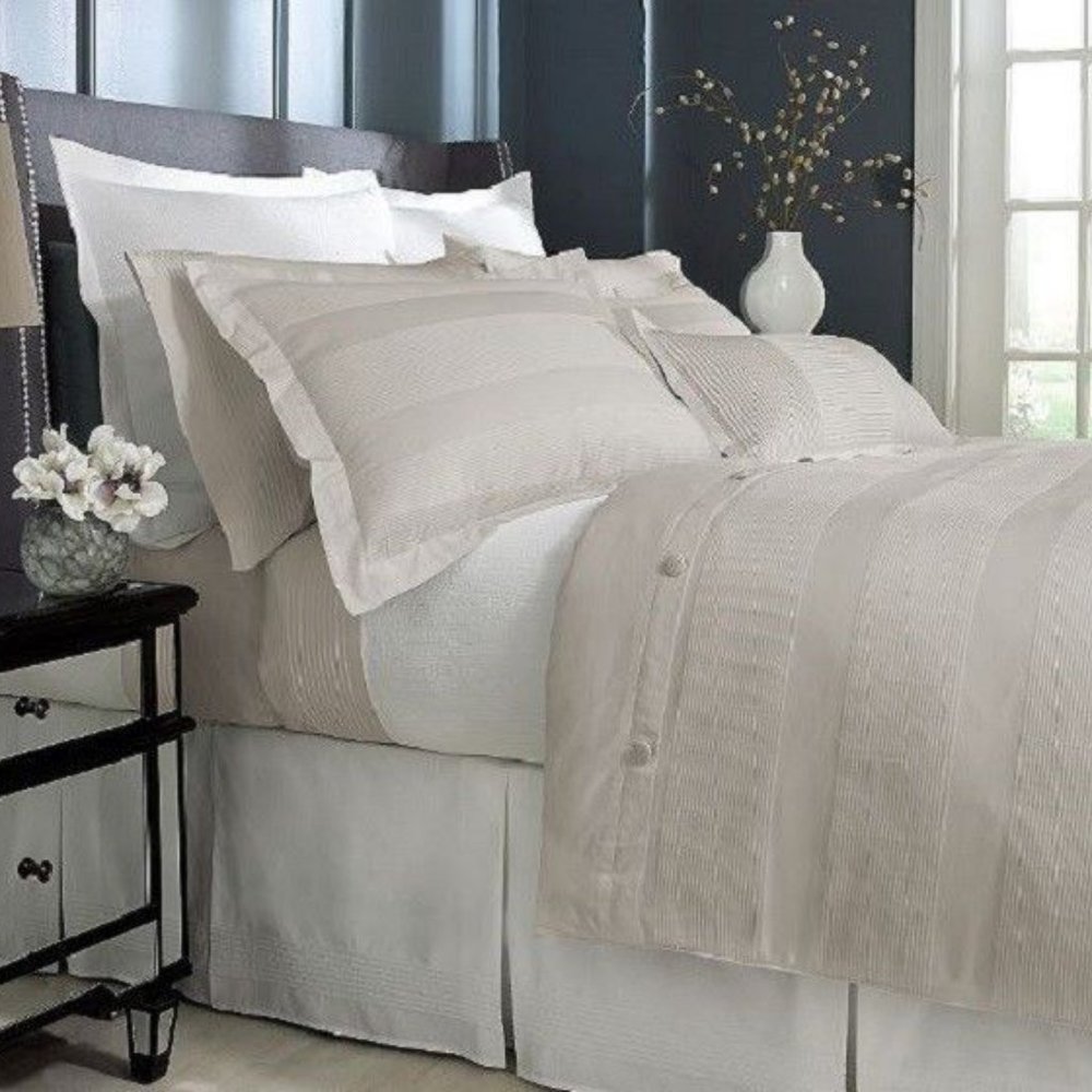 Charisma queen Isabella duvet set new in package in Almond